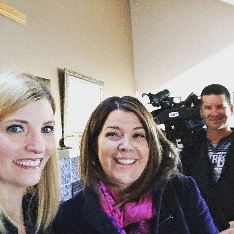 Thanks Kim and Cam from @ctvnews for coming and talking all about thrifting with me! Watch the news tonight for the whole story - we discuss overpriced thrifting, thrift tips, fast fashion AND I show some of my favourite thrift scores!