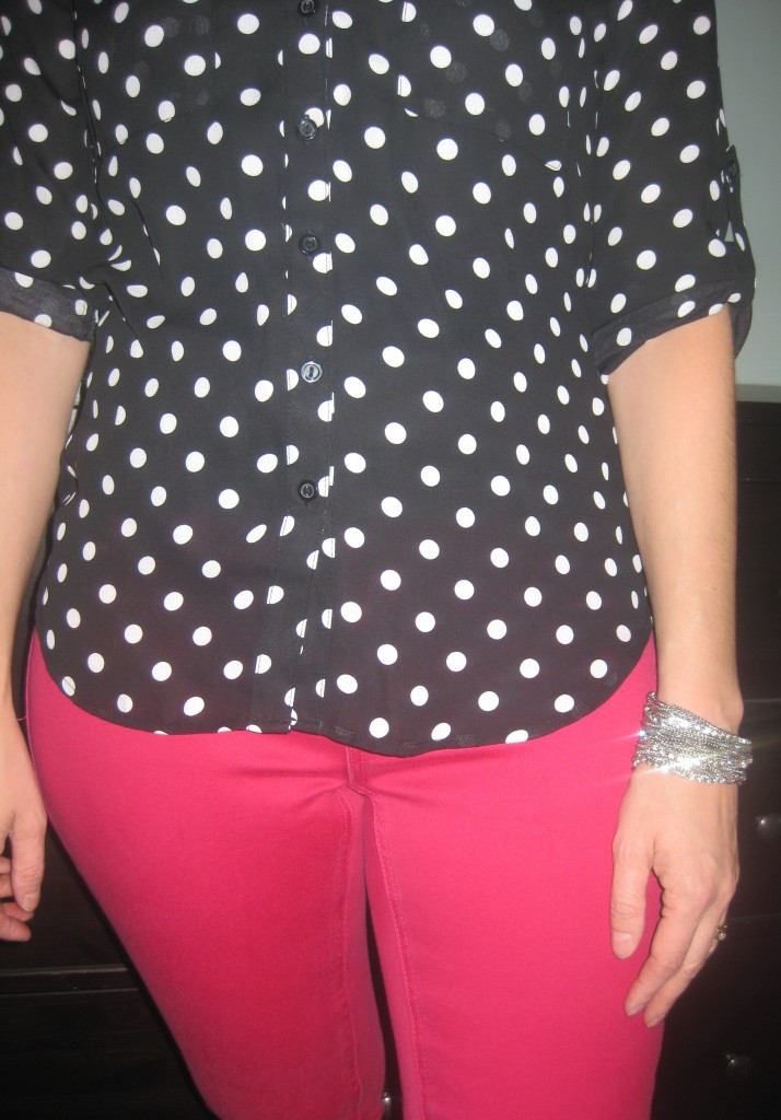 Rachelle, you renard you, in your hot pink pants! With a skinny bold pant like this, I preferred the polka dot top untucked and with simple accessories in neutral metals or...