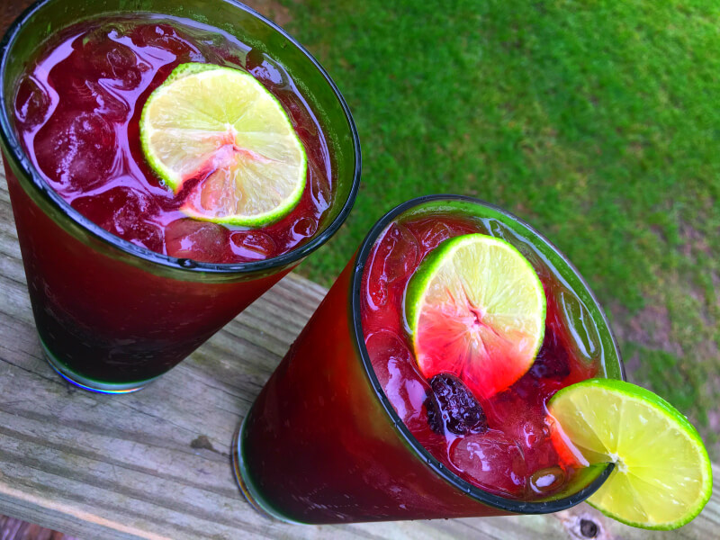 Gin and tonic with blackberries